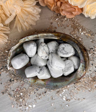 Load image into Gallery viewer, Howlite