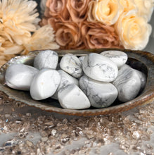 Load image into Gallery viewer, Howlite